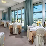 Astoria Hotel 3*