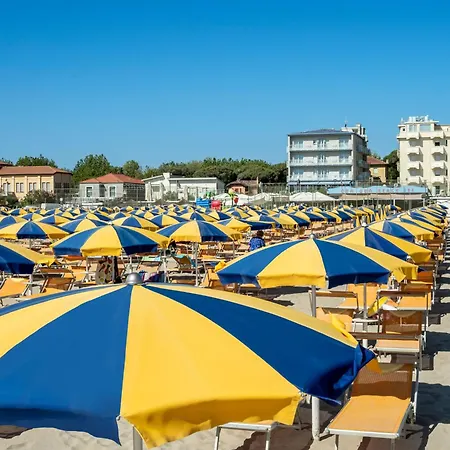 Astoria Hotel 3*