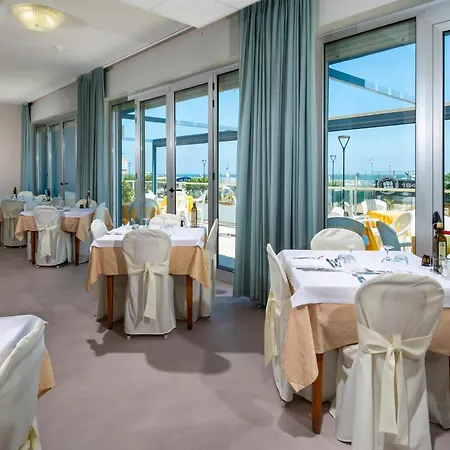Astoria Hotel 3*